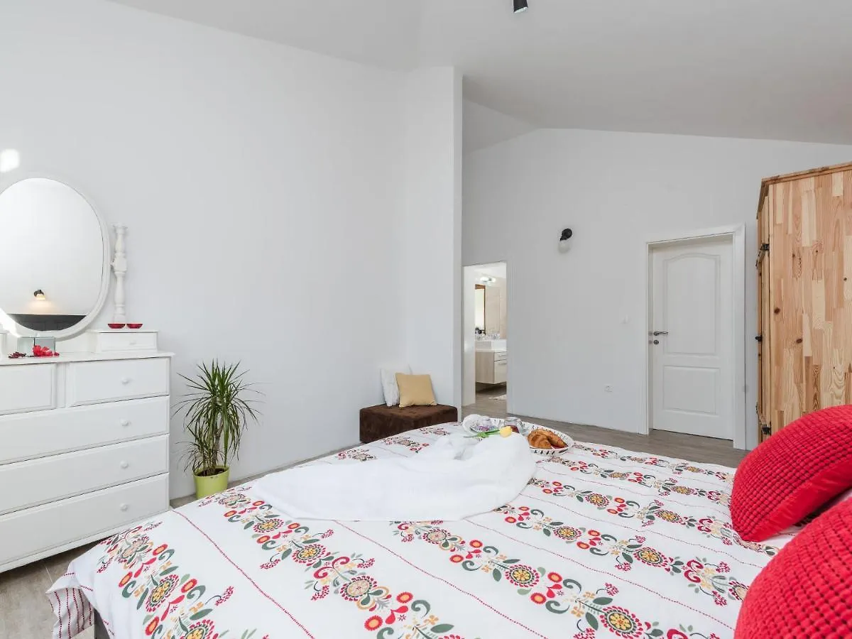 Holiday Home Velebit By Interhome Rovanjska